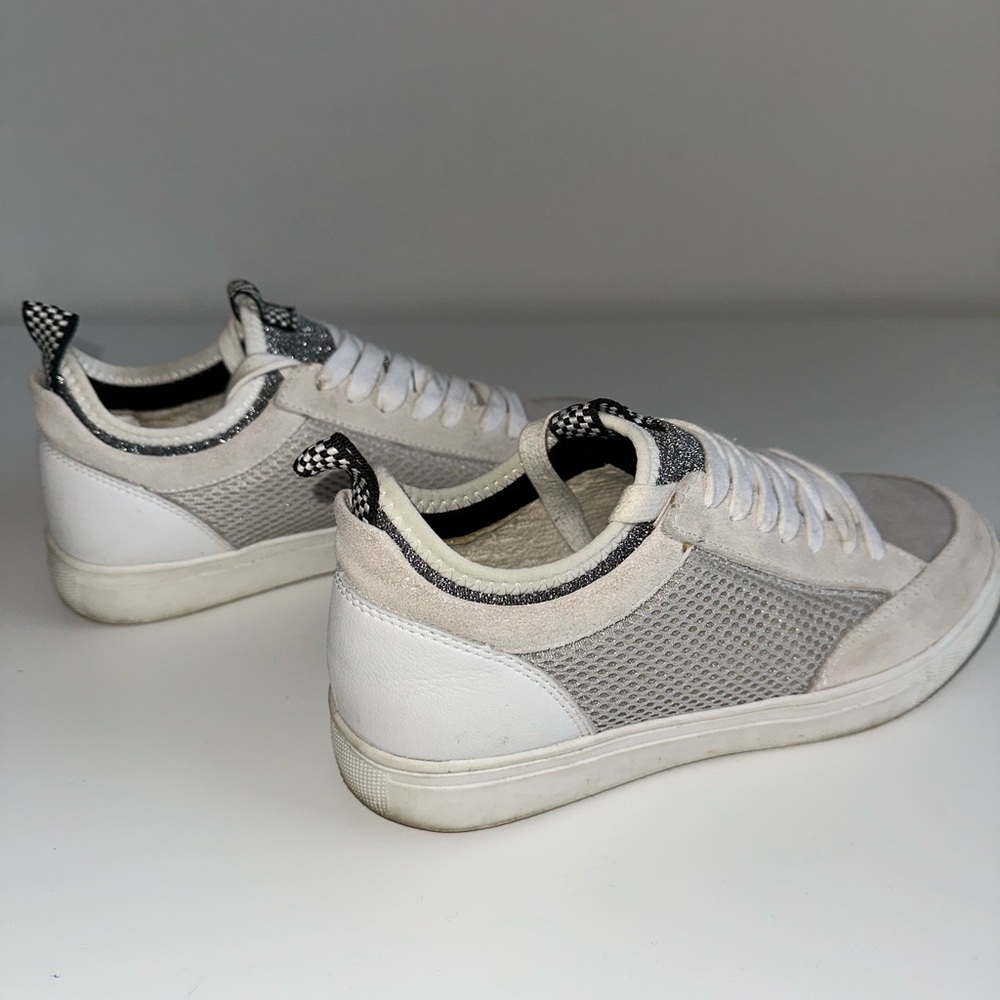 Stylish White and Gray Men's Sneakers